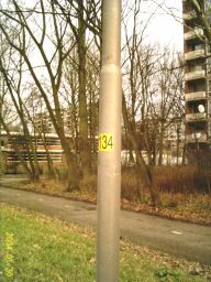 De lichtmast nr.134 waar de borden tot 21 januari 2004 aan vastzaten